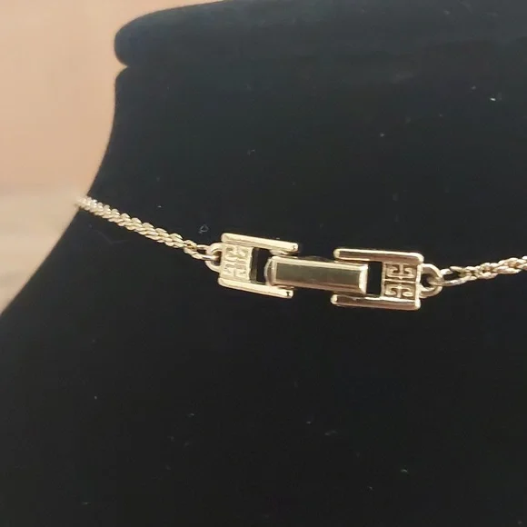 Givenchy Vintage Collection Gold Pendant Necklace Collector Edition - Picture 4 of 4